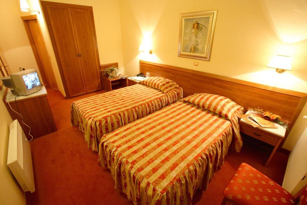 Hotel Dinara ลิฟโน ห้อง รูปภาพ